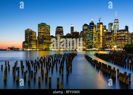 Einen traumhaften Sonnenuntergang über Manhattan - Blick von Brooklyn Park Stockfoto