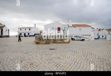 Cacela Velha Portugal. gepflasterten Gassen in kleinen portugiesischen Stadt auf Cacela, Algarve, Portugal, Europa. Stockfoto