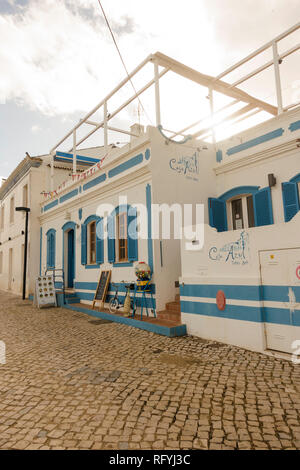 Cacela Velha Portugal. gepflasterten Gassen Fischrestaurant, in kleinen portugiesischen Stadt auf Cacela, Algarve, Portugal, Europa. Stockfoto