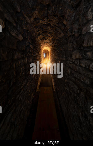 Alte mittelalterliche Stein Tunnel in Vitoria, Alava Stockfoto