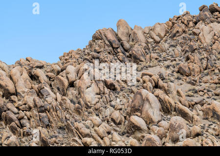 Eine Kante der Felsen in den Alabama Hills in der Nähe von Lone Pine, Kalifornien, USA Stockfoto