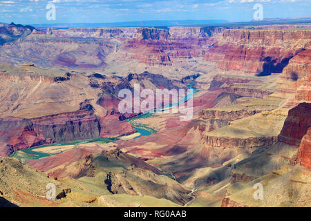 Der Colorado River durch den Grand Canyon vom South Rim am Desert View im Grand Canyon National Park, Arizona, United States o gesehen Stockfoto