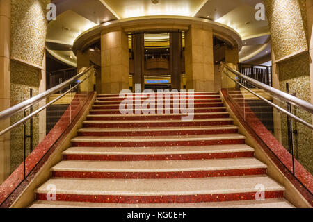 Hollywood, CA - Jul 13, 2018: Die berühmten Treppenhaus von Dolby Theater in Hollywoo Los Angees. Dolby Theater ist ein Ort, an dem die Oscar-verleihung alle Ihr gehalten wird Stockfoto