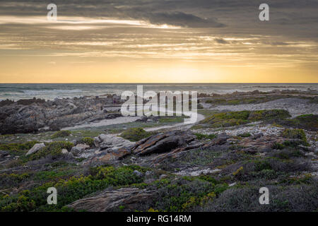 Schönen Sonnenuntergang bei Cape Agulhas, dem südlichsten Punkt Afrikas Stockfoto