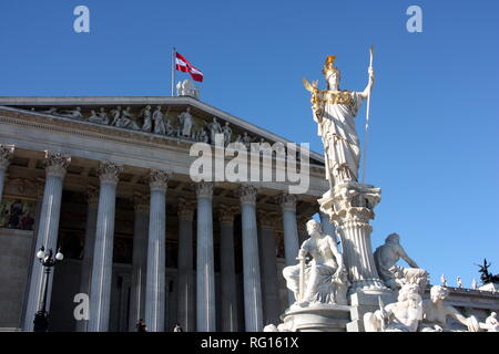 Pallas-Athena-Brunnen Status vor dem Parlament in Wien, Österreich Stockfoto