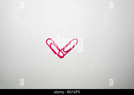 Liebe Zeichen in rosa Clips Stockfoto