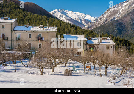 Civitella Bomba auf einem sonnigen Morgen. Abruzzen, Italien. Stockfoto