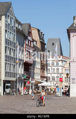 Fußgängerzone Sternstraße, Trier. Rheinland-pfalz, Deutschland, Europa ich Fußgängerzone Sternstraße, Trier. Rheinland-Pfalz, Deutschland, Europa I Stockfoto