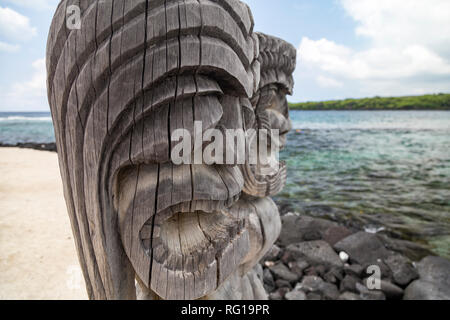 Protector Kii (Statuen) von Pu'uhonua O Hōnaunau National Historical Park, Big Island Hawaii Stockfoto