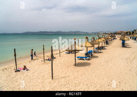 Vorsaison an der Playa de Palma, Mallorca, Balearen, Spanien | außerhalb der Saison an der Playa de Palma, Mallorca, Balearen, Spanien, Stockfoto