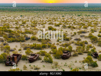 Schiff Friedhof in der Wüste am ehemaligen Aralsee in Ubekistan Stockfoto