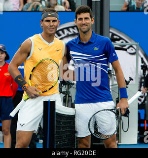 Melbourne, Australien. 27 Jan, 2019. Tennis: Grand Slam, Australien öffnen. Rafael Nadal (l) aus Spanien und Novak Djokovic aus Serbien in die Kameras vor der endgültigen. Credit: Frank Molter/dpa/Alamy leben Nachrichten Stockfoto