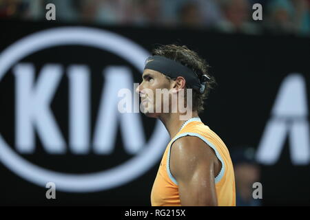 Melbourne, Australien. 27 Jan, 2019. Rafael Nadal von Spanien reagiert während der Männer singles Finale zwischen Novak Djokovic aus Serbien und Rafael Nadal aus Spanien 2019 Australian Open in Melbourne, Australien, Jan. 27, 2019. Credit: Bai Xuefei/Xinhua/Alamy leben Nachrichten Stockfoto