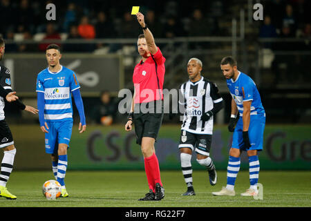 ALMELO, 26-01-2019, Polman Stadion, Saison 2018 / 2019, der niederländischen Eredivisie, Schiedsrichter Allard Lindhout während des Spiels Heracles Almelo-PEC Zwolle. Stockfoto