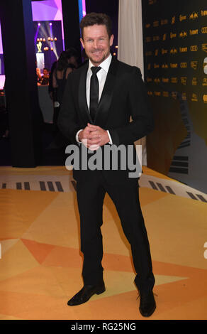 Kitzbühel, Österreich. 26. Januar 2019. Die all-Jumper Felix Baumgartner kommt zu dem Kitz Rennen Partei. Traditionell diese Veranstaltung findet im Zielbereich der Hahnenkamm Rennen. Foto: Felix Hörhager/dpa Quelle: dpa Picture alliance/Alamy Leben Nachrichten Quelle: dpa Picture alliance/Alamy leben Nachrichten Stockfoto