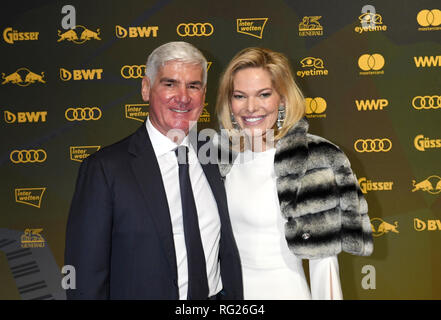 Kitzbühel, Österreich. 26. Januar 2019. Unternehmer Alexandra Swarovski und ihr Mann Michael Heinritzi kommen zu dem Kitz Rennen Partei. Traditionell diese Veranstaltung findet im Zielbereich der Hahnenkamm Rennen. Foto: Felix Hörhager/dpa Quelle: dpa Picture alliance/Alamy Leben Nachrichten Quelle: dpa Picture alliance/Alamy leben Nachrichten Stockfoto