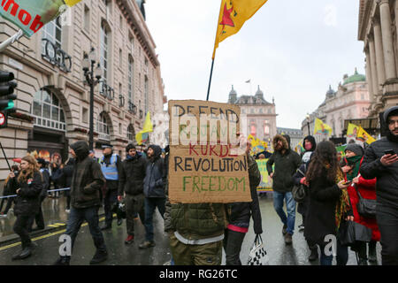 London, Großbritannien. 27 Jan, 2019. Protest gegen die Kurden aus der Türkei, März aus Portland Place zum Trafalgar Square zu verteidigen. Penelope Barritt/Alamy leben Nachrichten Stockfoto