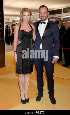 Kitzbühel, Österreich. 26. Januar 2019. Christine Reiler, Modell und ehemalige Miss Austria, kommt zu dem Kitz Race Party mit Ihrem Unternehmen. Traditionell diese Veranstaltung findet im Zielbereich der Hahnenkamm Rennen. Foto: Felix Hörhager/dpa Quelle: dpa Picture alliance/Alamy leben Nachrichten Stockfoto