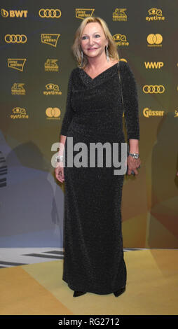 Kitzbühel, Österreich. 26. Januar 2019. Ingrid Flick, Witwe des Industriellen Friedrich Karl Flick, kommt zu dem Kitz Rennen Partei. Traditionell diese Veranstaltung findet im Zielbereich der Hahnenkamm Rennen. Foto: Felix Hörhager/dpa Quelle: dpa Picture alliance/Alamy leben Nachrichten Stockfoto