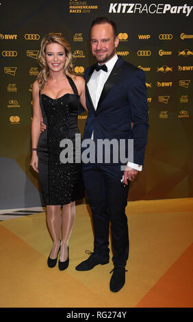 Kitzbühel, Österreich. 26. Januar 2019. Christine Reiler, Modell und ehemalige Miss Austria, kommt zu dem Kitz Race Party mit Ihrem Unternehmen. Traditionell diese Veranstaltung findet im Zielbereich der Hahnenkamm Rennen. Foto: Felix Hörhager/dpa Quelle: dpa Picture alliance/Alamy leben Nachrichten Stockfoto