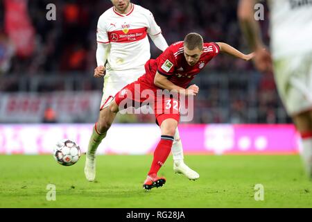 München, Deutschland. 27. Januar 2019. firo: 27.01.2019, Fuvuball, 1.Bundesliga, Saison 2018/2019, FC Bayern München - VFB Stuttgart, Joshua Kimmich, FC Bayern München, München, Bayern München, vollständige Abbildung, Duellen | Verwendung der weltweiten Kredit: dpa Picture alliance/Alamy leben Nachrichten Stockfoto