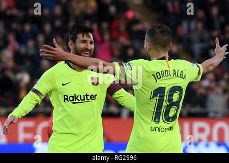 Girona, Spanien. 27. Januar 2019. LaLiga 2018 / 2019 Datum 21. Girona-Barcelona. Lionel Messi Barcelona feiert sein Ziel mit Jordi Alba während des Spiels Girona-Barcelona Credit: Pro Schüsse/Alamy leben Nachrichten Stockfoto