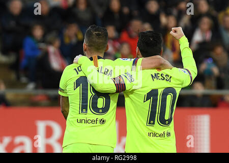 Girona, Spanien. 27. Januar 2019. LaLiga 2018 / 2019 Datum 21. Girona-Barcelona. Lionel Messi Barcelona feiert sein Ziel mit Jordi Alba während des Spiels Girona-Barcelona Credit: Pro Schüsse/Alamy leben Nachrichten Stockfoto