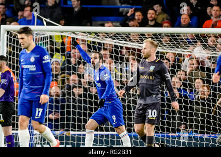 London, Großbritannien. 27. Januar 2019. Gonzalo Higuain von Chelsea während der vierten Runde des FA Cup Match zwischen Chelsea und Sheffield Mittwoch an der Stamford Bridge, London, England am 27. Januar 2019. Foto von Adamo di Loreto. Nur die redaktionelle Nutzung, eine Lizenz für die gewerbliche Nutzung erforderlich. Keine Verwendung in Wetten, Spiele oder einer einzelnen Verein/Liga/player Publikationen. Credit: UK Sport Pics Ltd/Alamy leben Nachrichten Stockfoto