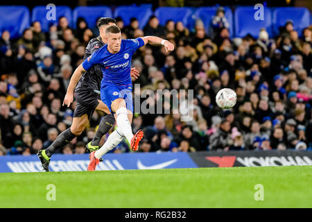 London, Großbritannien. 27. Januar 2019. Ross Barkley von Chelsea während der vierten Runde des FA Cup Match zwischen Chelsea und Sheffield Mittwoch an der Stamford Bridge, London, England am 27. Januar 2019. Foto von Adamo di Loreto. Nur die redaktionelle Nutzung, eine Lizenz für die gewerbliche Nutzung erforderlich. Keine Verwendung in Wetten, Spiele oder einer einzelnen Verein/Liga/player Publikationen. Credit: UK Sport Pics Ltd/Alamy leben Nachrichten Stockfoto