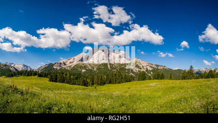 Panoramablick auf die Berge der Hohen Gaisl, von Langlauftag gemütlich, Prato Piazza gesehen Stockfoto