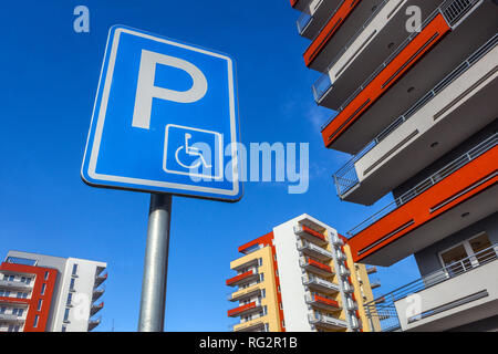 Behindertenparkplätze anmelden Wohnsiedlung, Prag Tschechische Republik Stockfoto