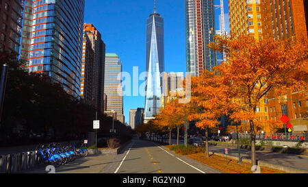 Wolkenkratzer in der Nacht/New York City - USA. Blick auf Lower Manhattan, 18. Dezember 2018 Stockfoto