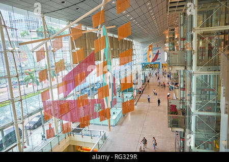 Hongkong - ca. September 2016: In Hong Kong Airport Express Station. Stockfoto