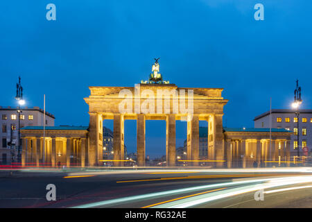 Bei Nacht Brandenburger Tor in Berlin, Deutschland