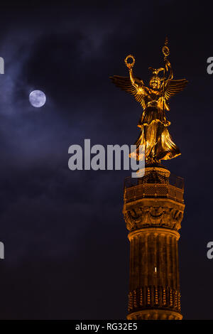 Berlin Siegessäule im Tiergarten/Berlin Siegessäule Stockfoto