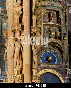 Die astronomische Uhr in der Kathedrale Notre-Dame in Straßburg, Frankreich Stockfoto