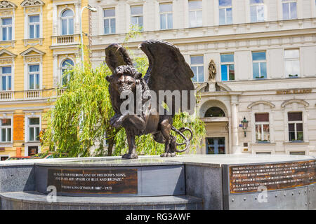 Prag, tschechische Republik - 7. JUNI 2017: geflügelte Löwe Statue im Zentrum von Prag oder Praha in der Tschechischen Republik zu den tschechoslowakischen Flieger gewidmet Stockfoto