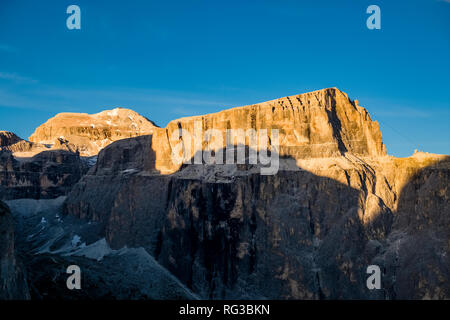 Blick auf die Berge Piz Boe vom Sellajoch, Sellajoch, Passo Sella Stockfoto