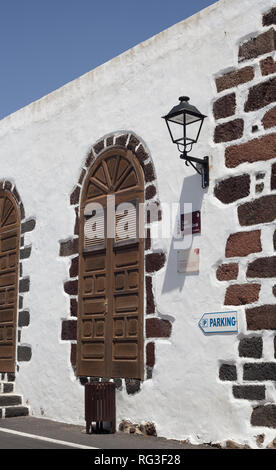 Äußere des Alten Theaters (1825) im Jahr 1995 restauriert, Calle Espiritu Santo in Teguise, Kanaren, Lanzarote Stockfoto