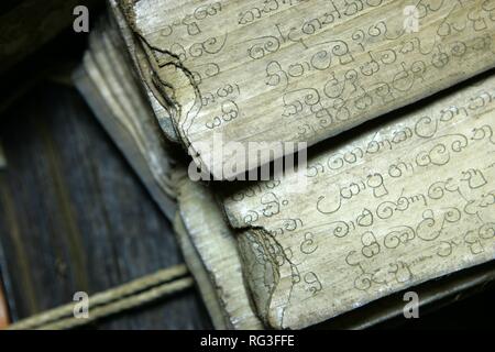 LKA, Sri Lanka: Alte Scripte auf Palmleave, Transparentpapier, Pergamentpapier, mit traditioneller ayurvedischen Rezepten Stockfoto