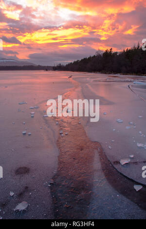 Loch Morlich, Aviemore, Badenoch, Schottland, Vereinigtes Königreich Stockfoto