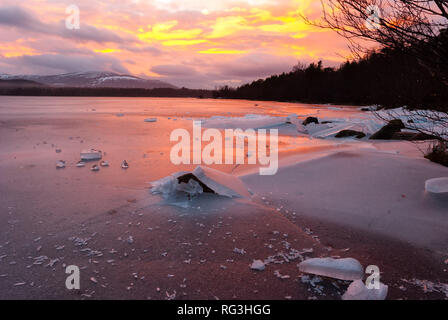 Loch Morlich, Aviemore, Badenoch, Schottland, Vereinigtes Königreich Stockfoto