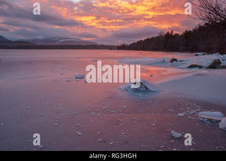 Loch Morlich, Aviemore, Badenoch, Schottland, Vereinigtes Königreich Stockfoto