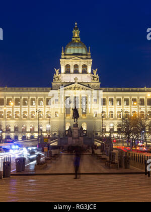 Prag, Tschechische Republik - 23. Januar 2019: Nationalmuseum und dem Wenzelsplatz in der Nacht Stockfoto