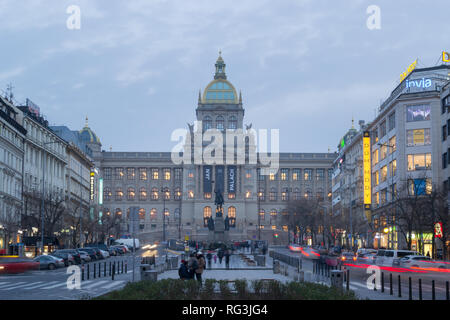 Prag, Tschechische Republik - 23. Januar 2019: Nationalmuseum und dem Wenzelsplatz in der Nacht Stockfoto