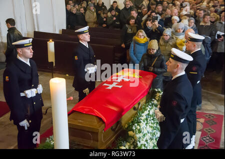 Ein Sarg mit dem Bürgermeister von Danzig, Pawel Ottar während der Heiligen Messe in der Marienkirche in Danzig, Polen. Danzig, Polen. 18. Januar 2019 © Stockfoto