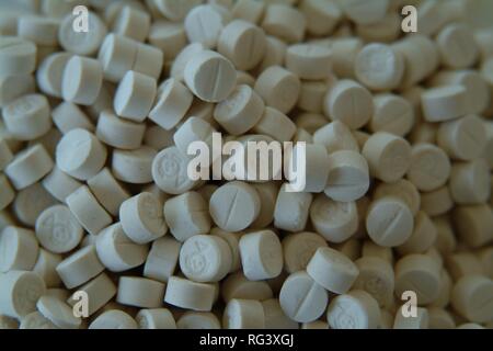 DEU, Deutschland, NRW: Ecstasy Pillen, forensische Drug Test Labor ...