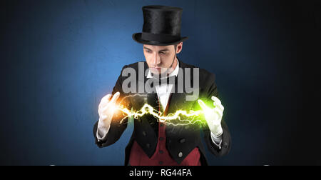 Magier Sekt super power zwischen seine beiden Hände Stockfoto