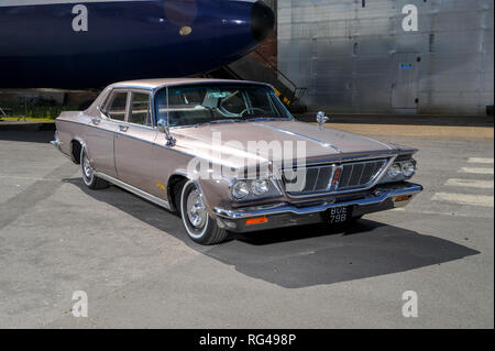 1964 Chrysler New Yorker klassische amerikanische Luxuslimousine Stockfoto