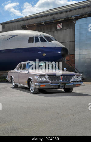 1964 Chrysler New Yorker klassische amerikanische Luxuslimousine Stockfoto